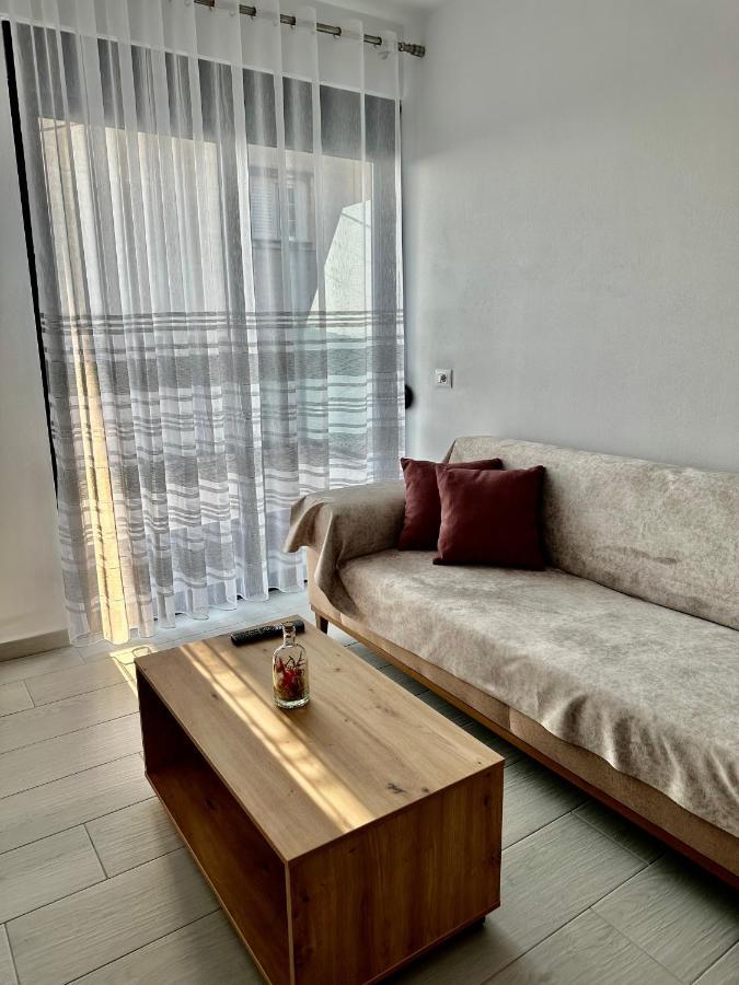 Duka Apartments Sarandë Esterno foto