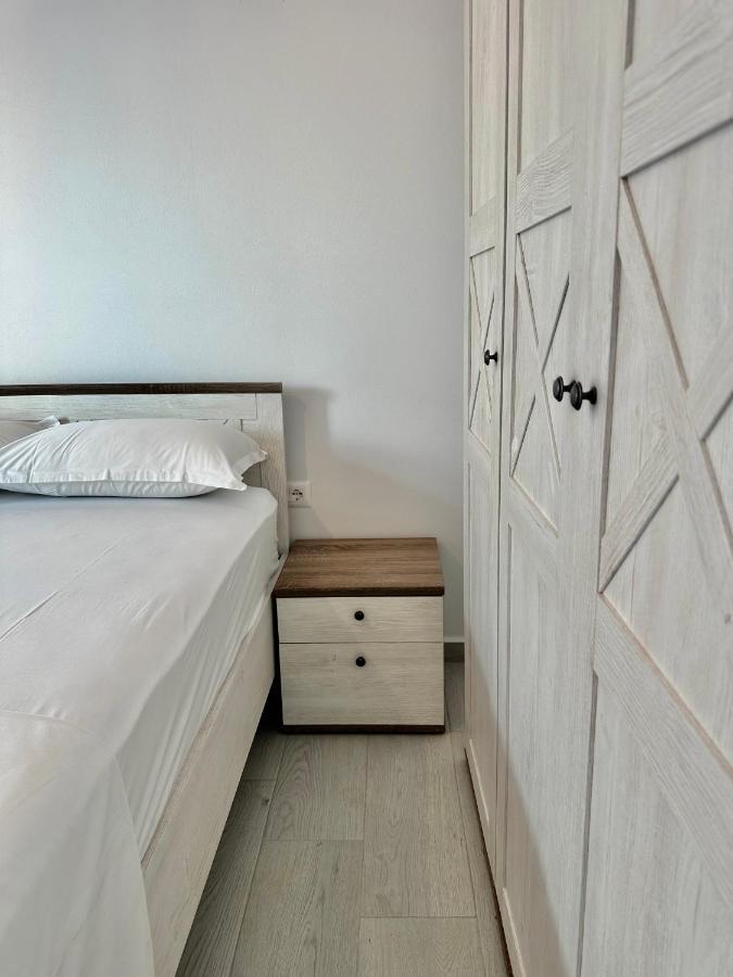 Duka Apartments Sarandë Esterno foto
