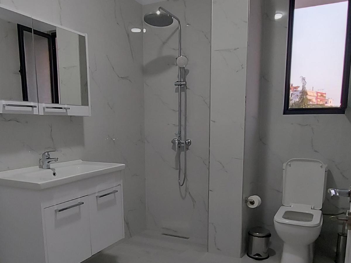 Duka Apartments Sarandë Esterno foto