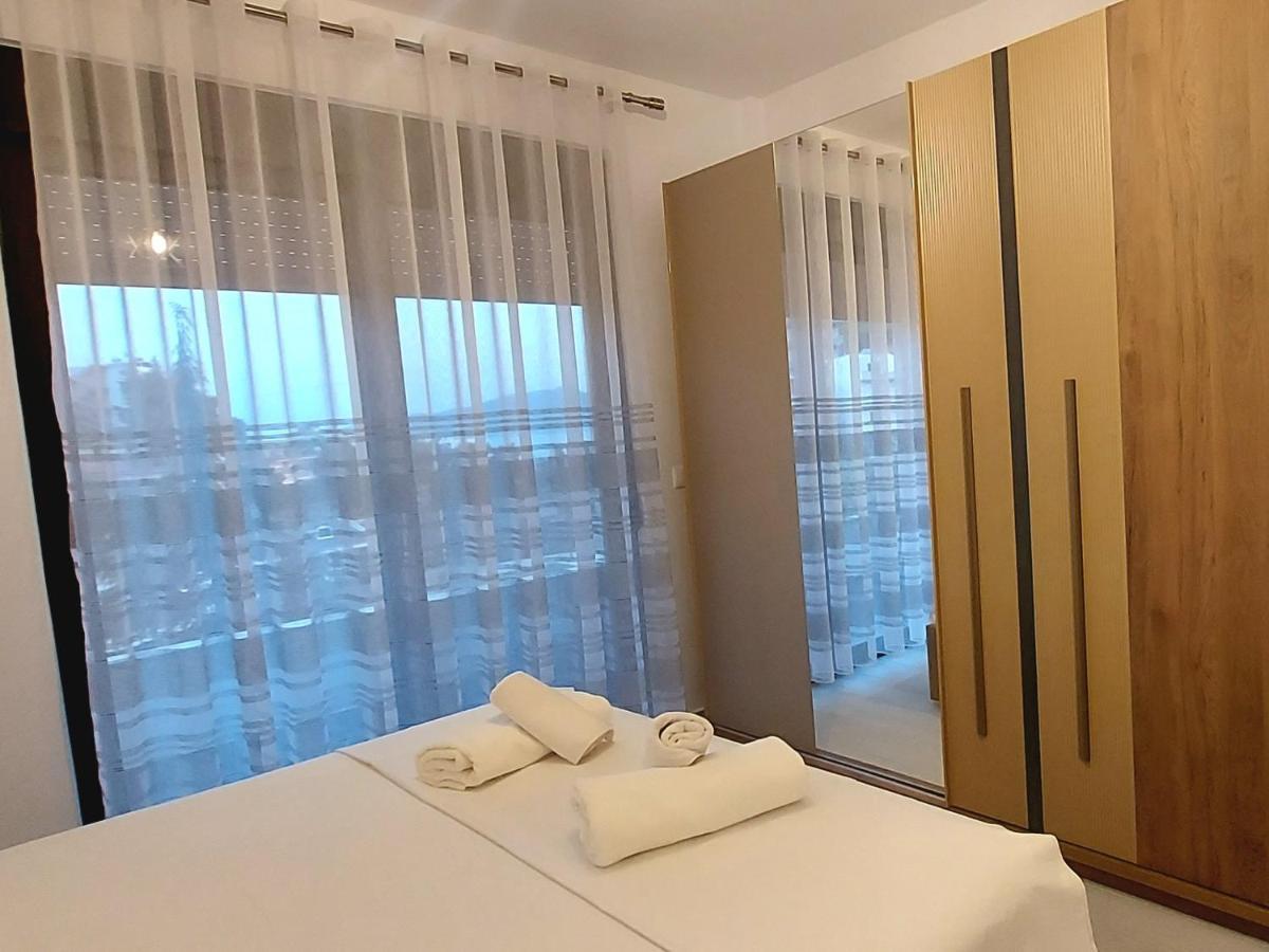 Duka Apartments Sarandë Esterno foto