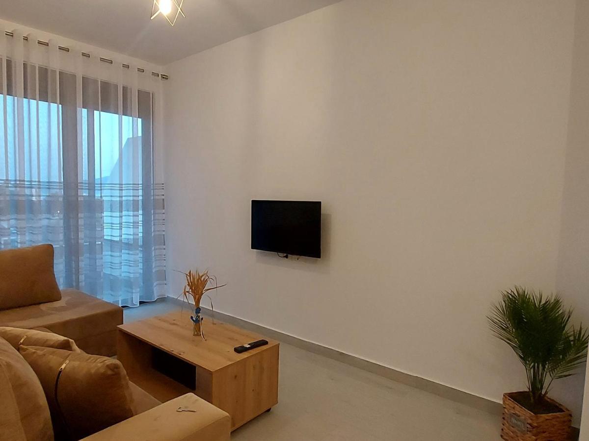 Duka Apartments Sarandë Esterno foto