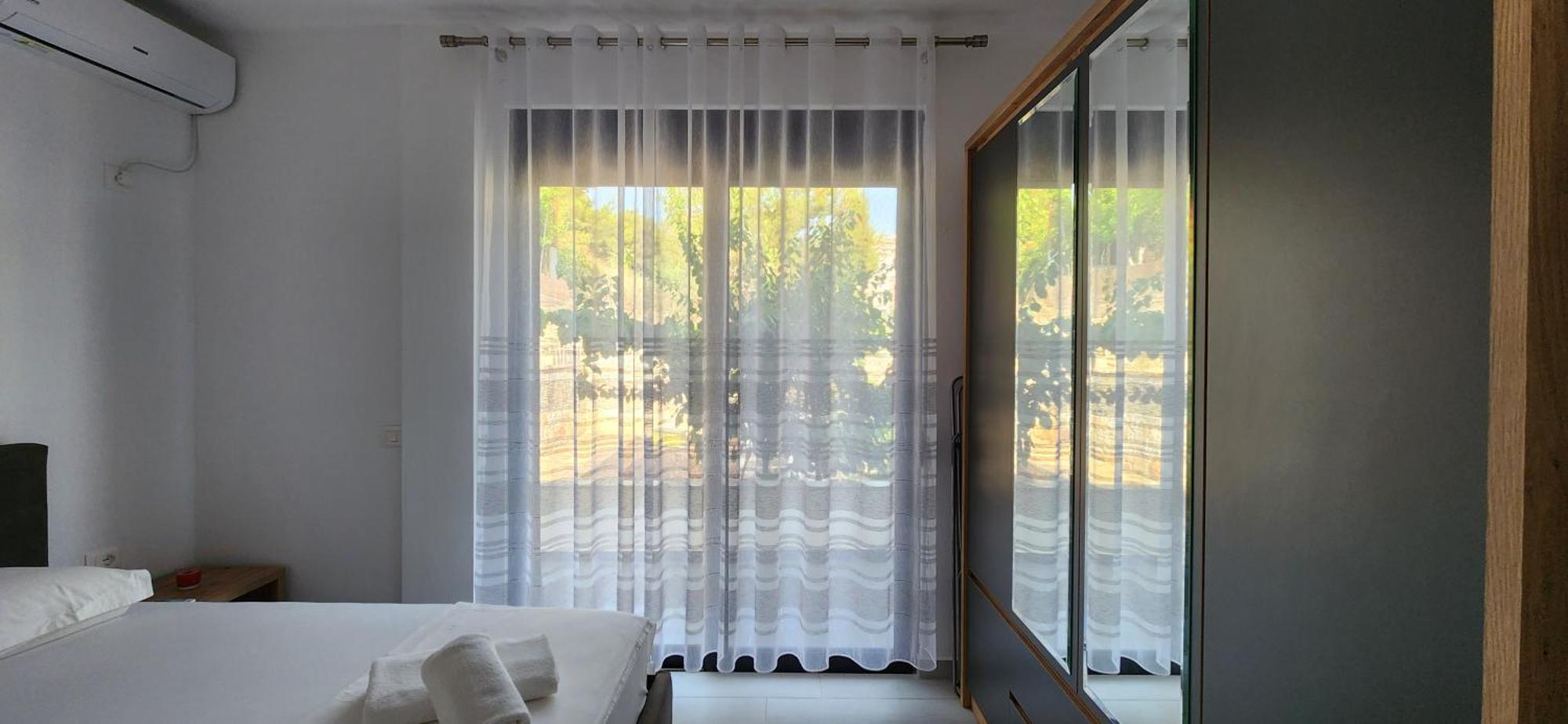 Duka Apartments Sarandë Esterno foto