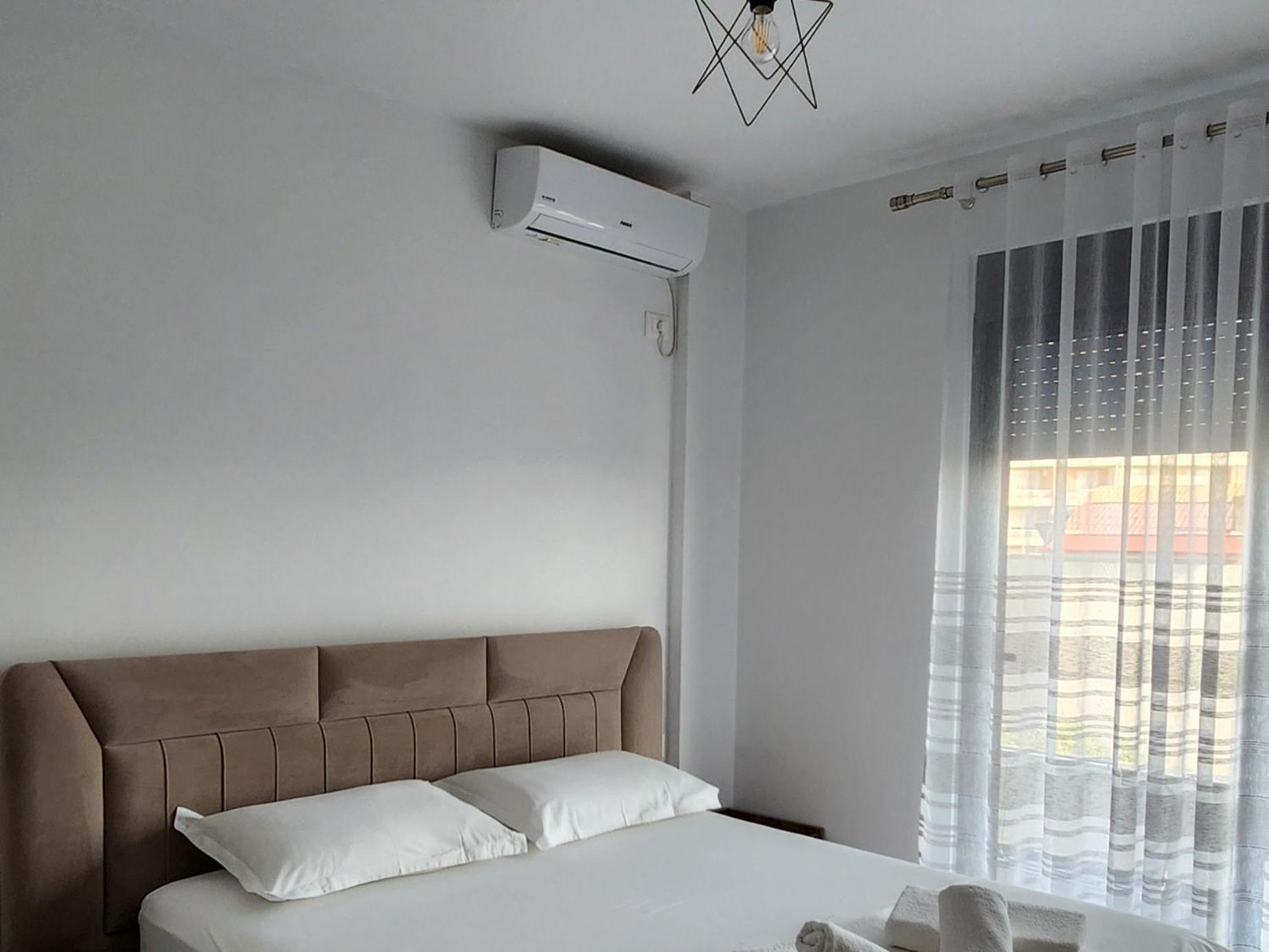 Duka Apartments Sarandë Esterno foto