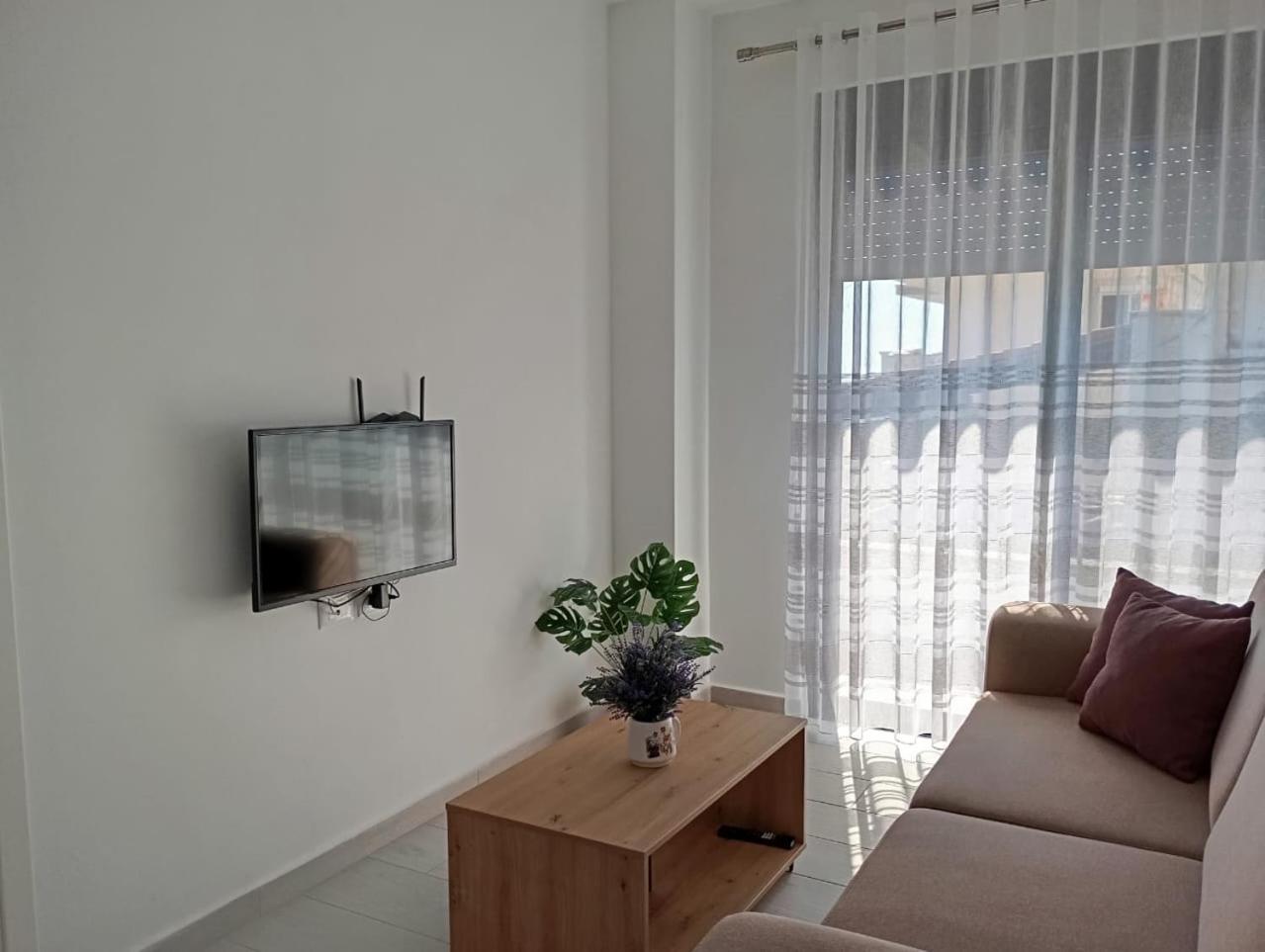 Duka Apartments Sarandë Esterno foto